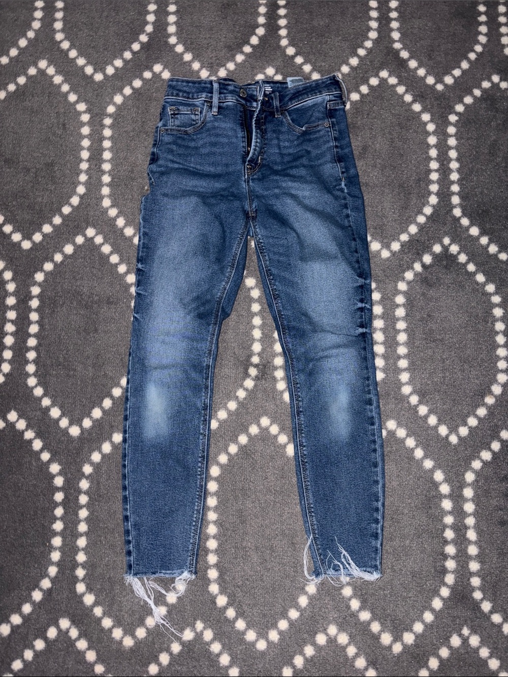 Old Navy Medium Blue Women's Skinny Jeans with Frayed Hem